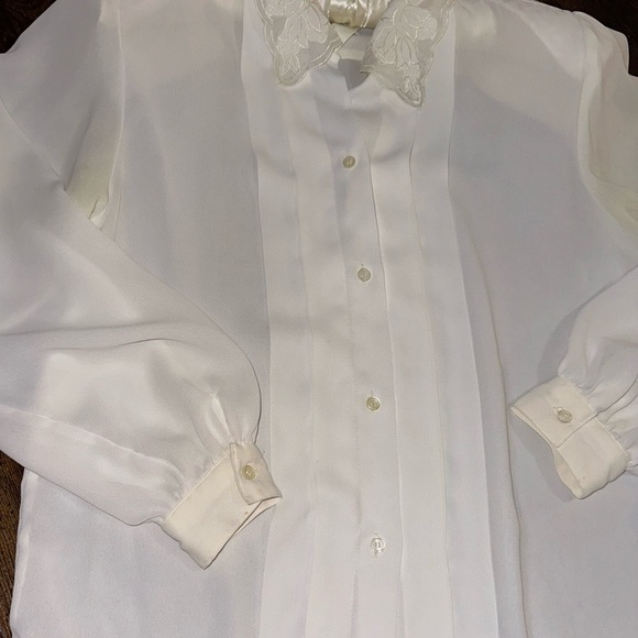 Jordan New York Elegant White Blouse with Lace Collar - Picture 4 of 5